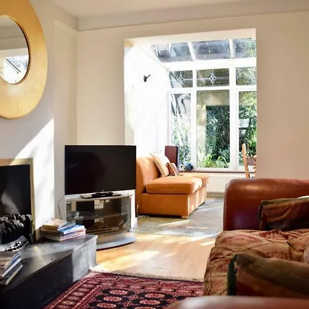 Apartment Elegant 2 Bedroom Coach House