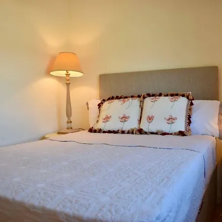 Elegant 2 Bedroom Coach House * Dublin